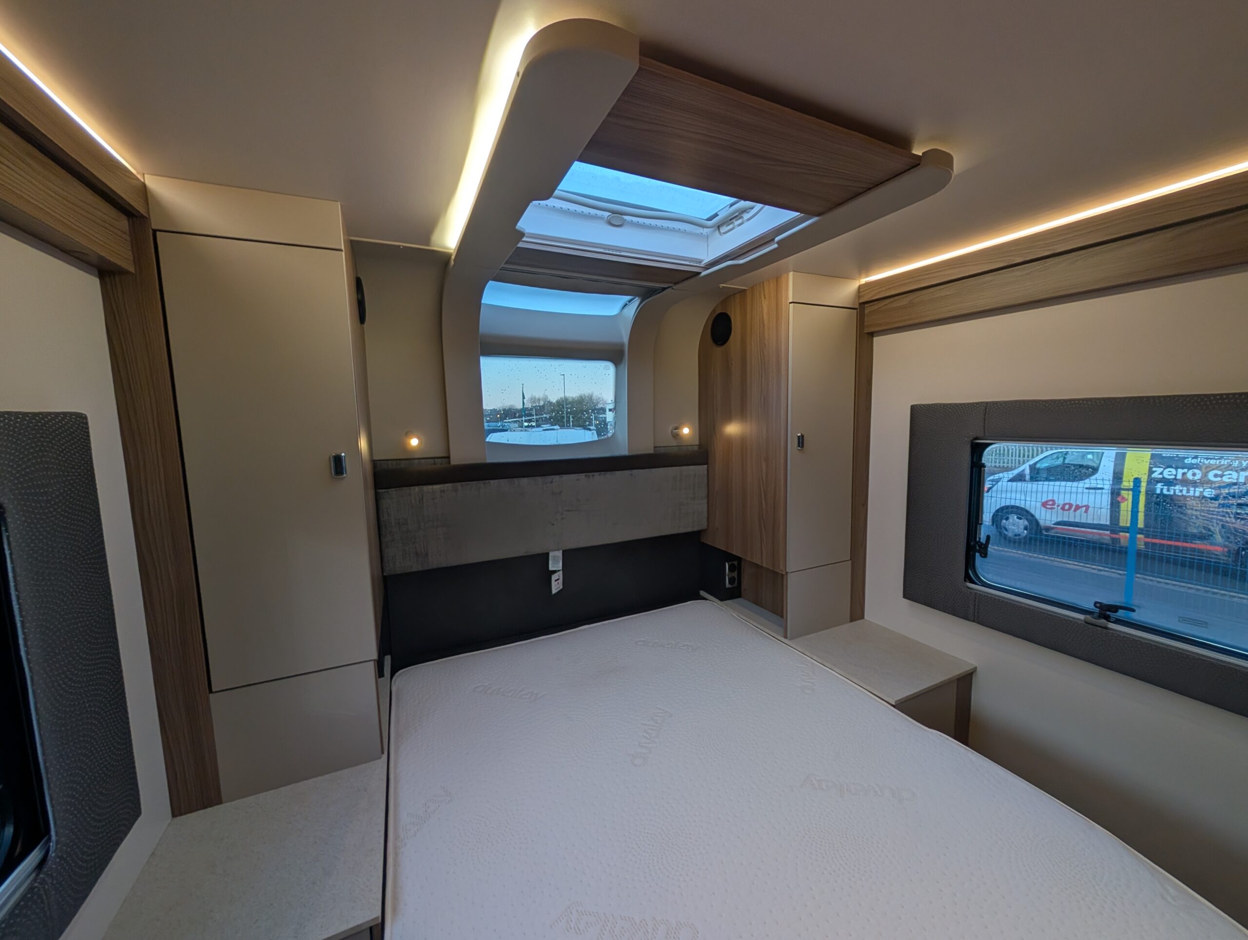 PXL 20251128 155513724