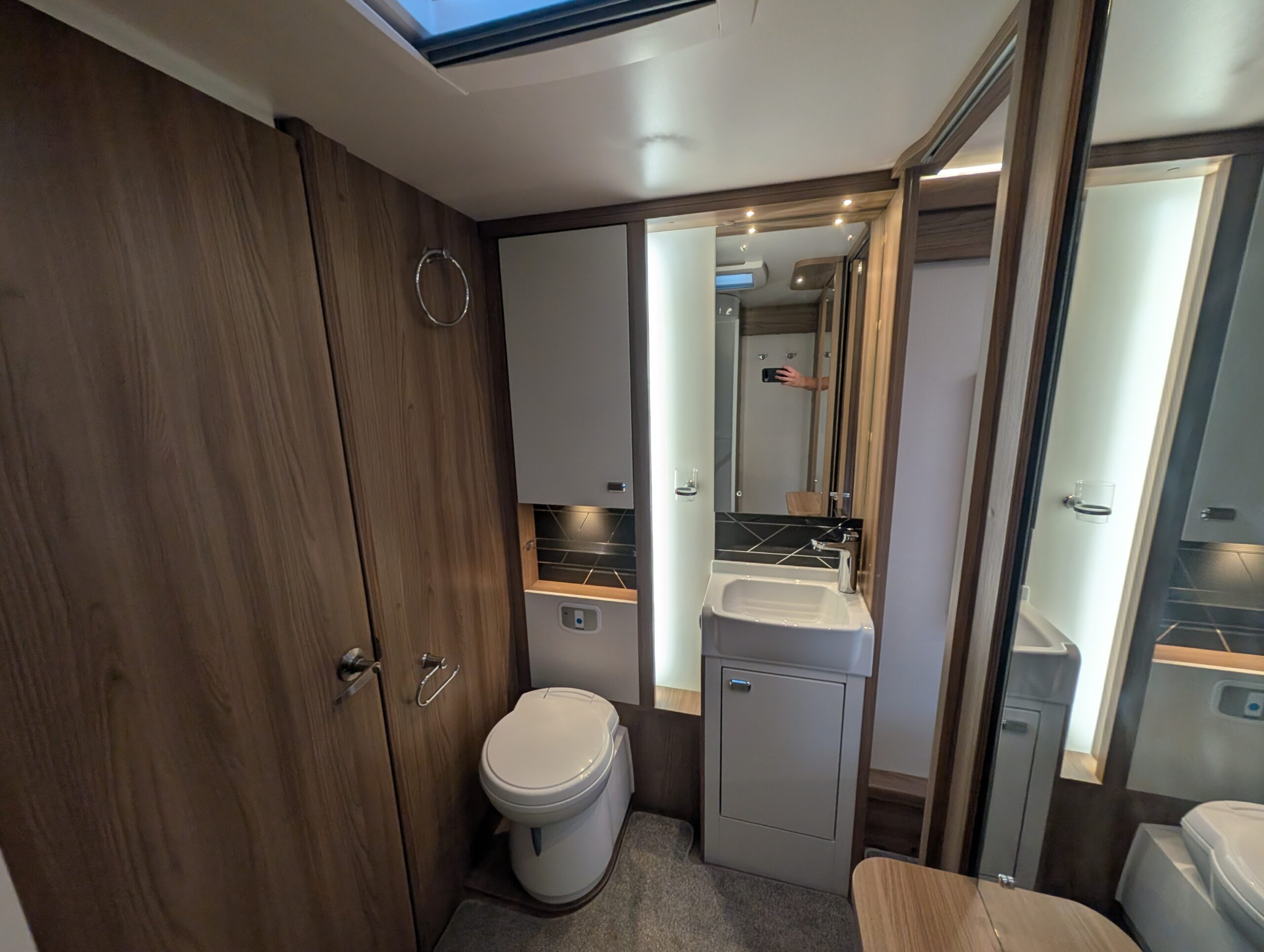 PXL 20251128 155521056