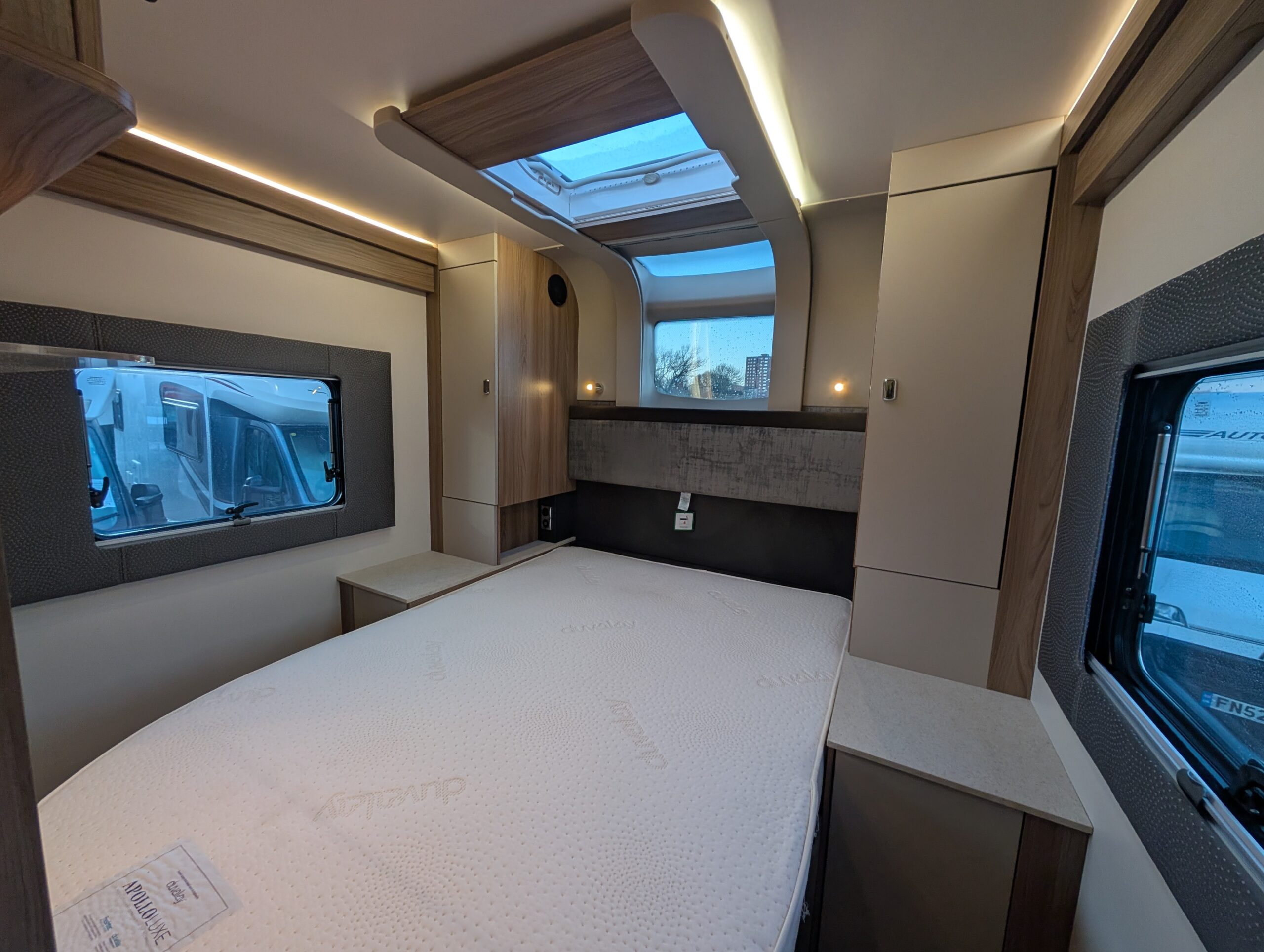 PXL 20251128 155537287