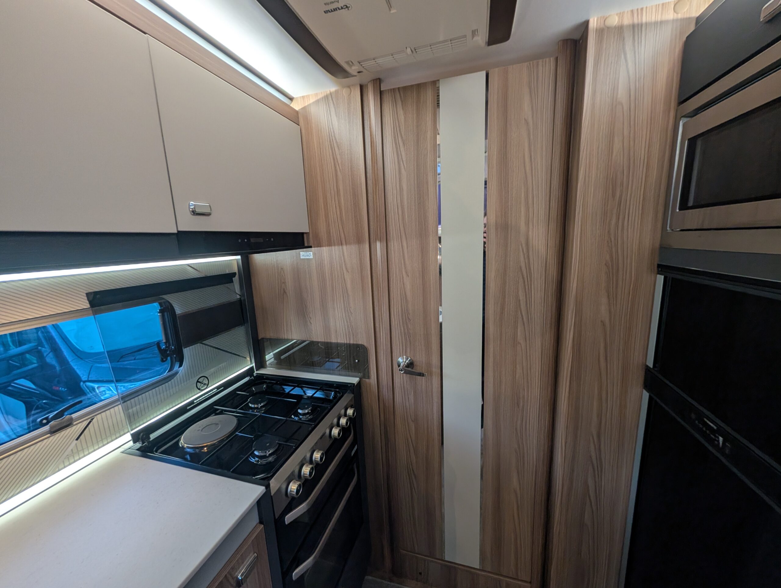 PXL 20251128 155555485