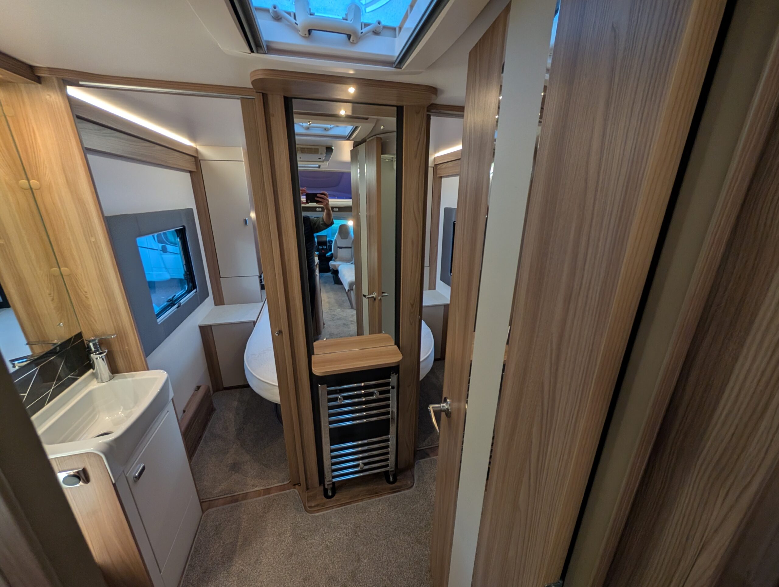 PXL 20251128 155601126