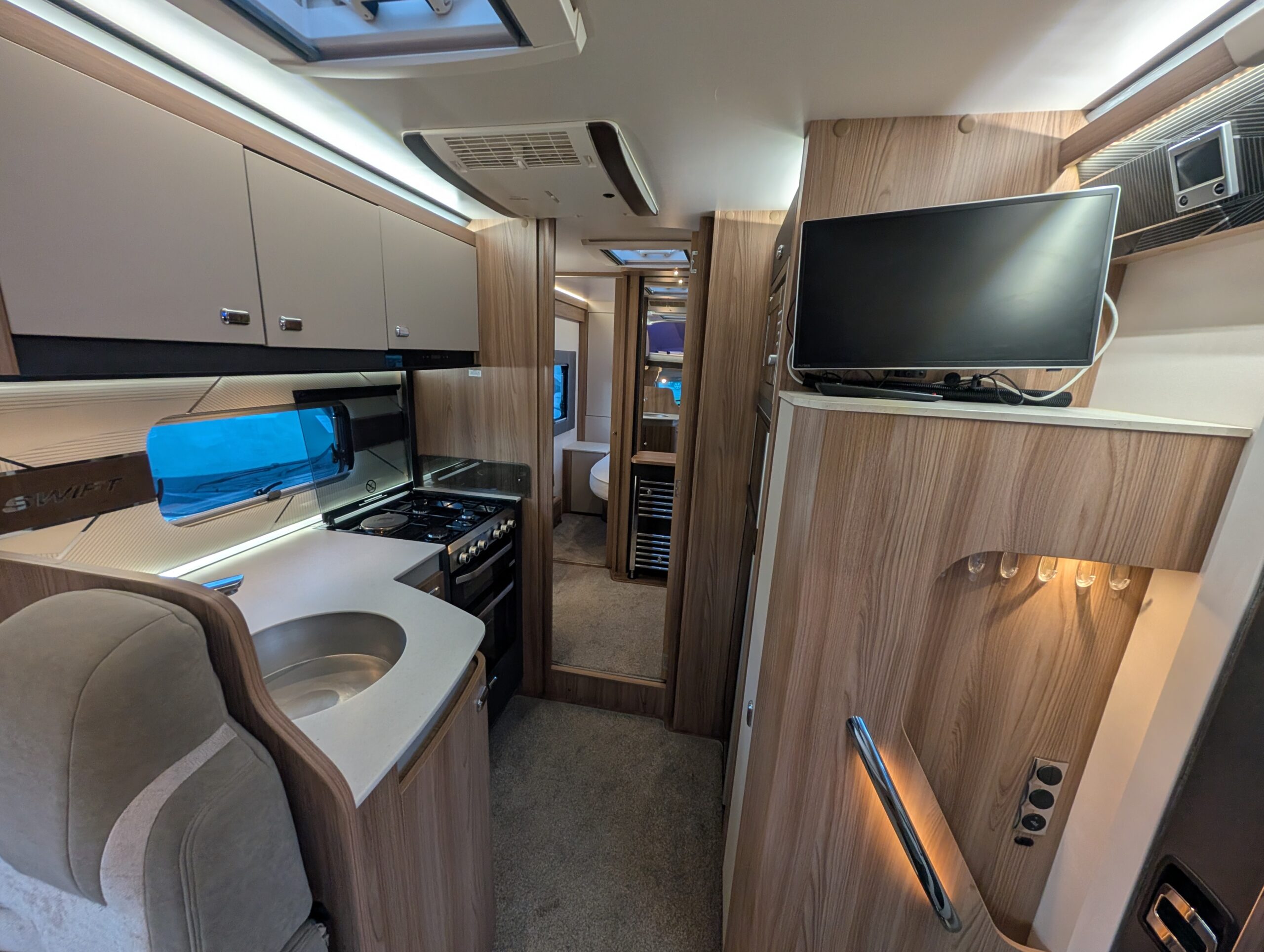 PXL 20251128 155614287