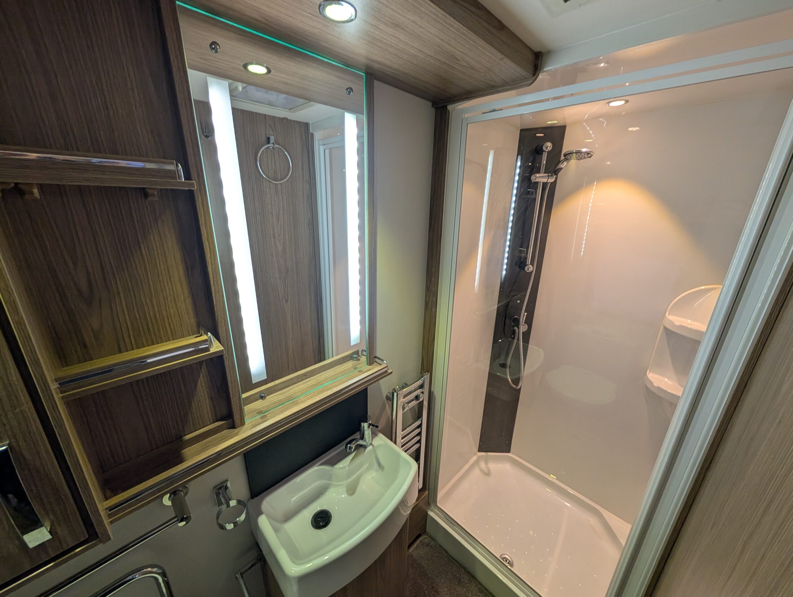 PXL 20251128 160753556