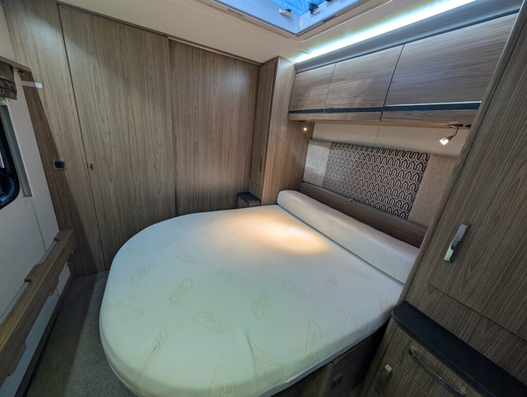 PXL 20251128 160838330