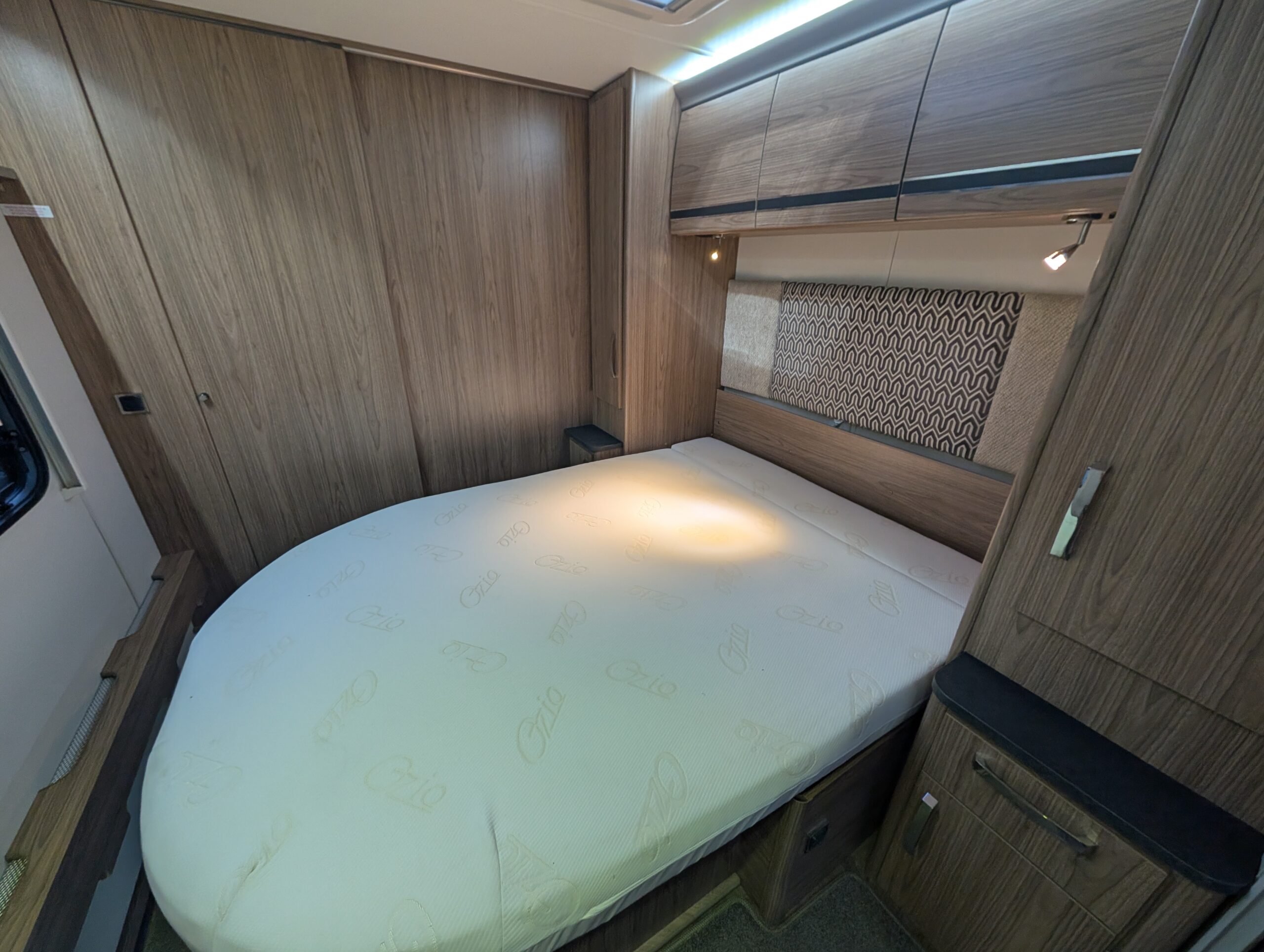 PXL 20251128 160859681