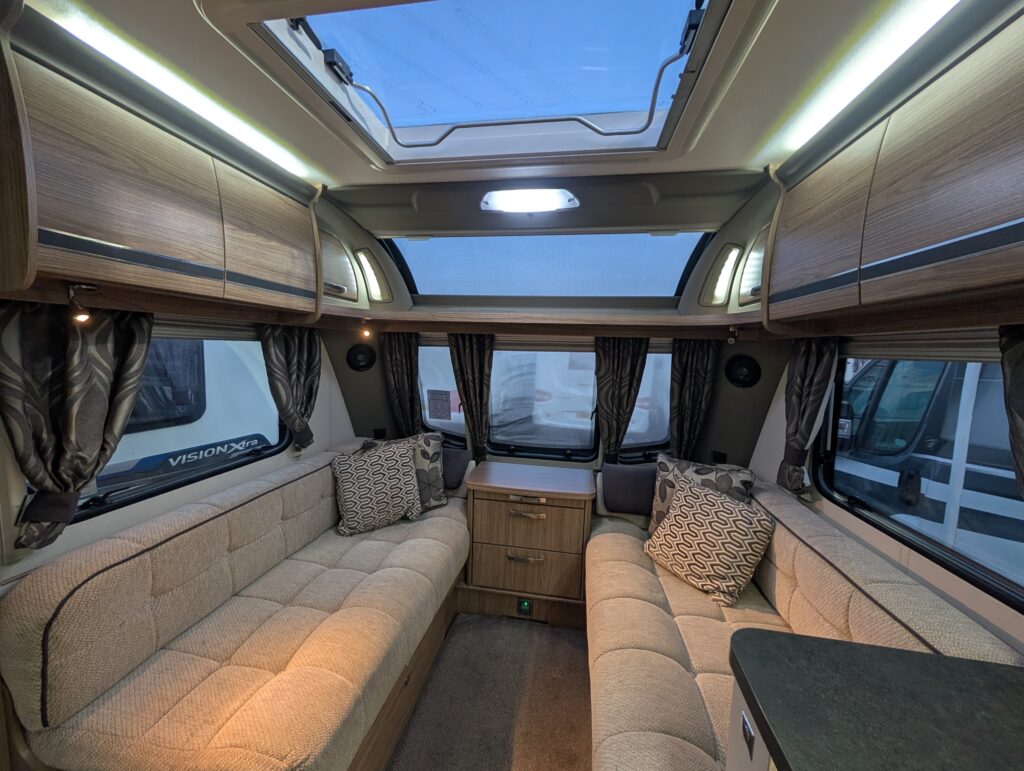 PXL 20251128 160929064