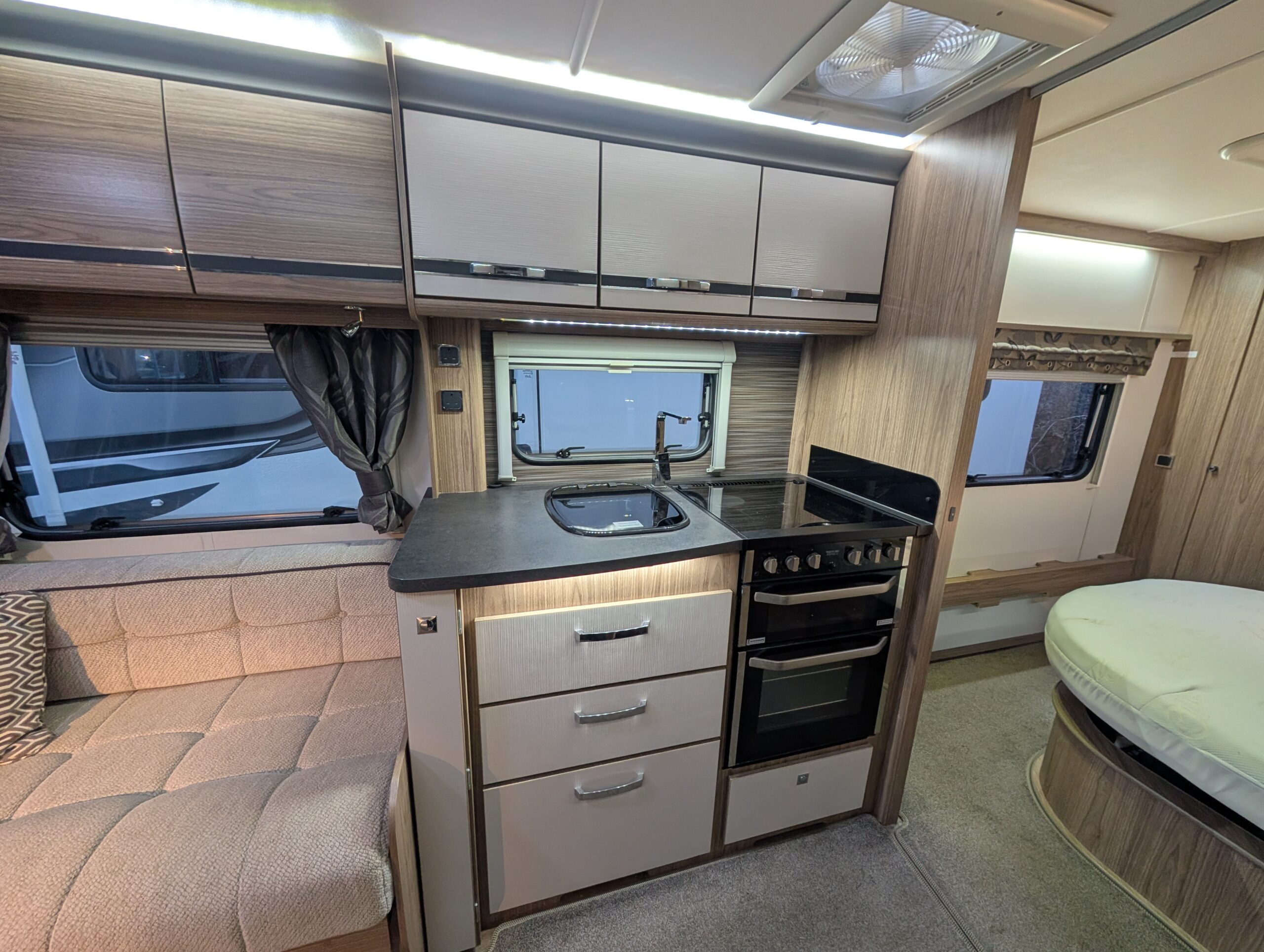 PXL 20251128 160933862