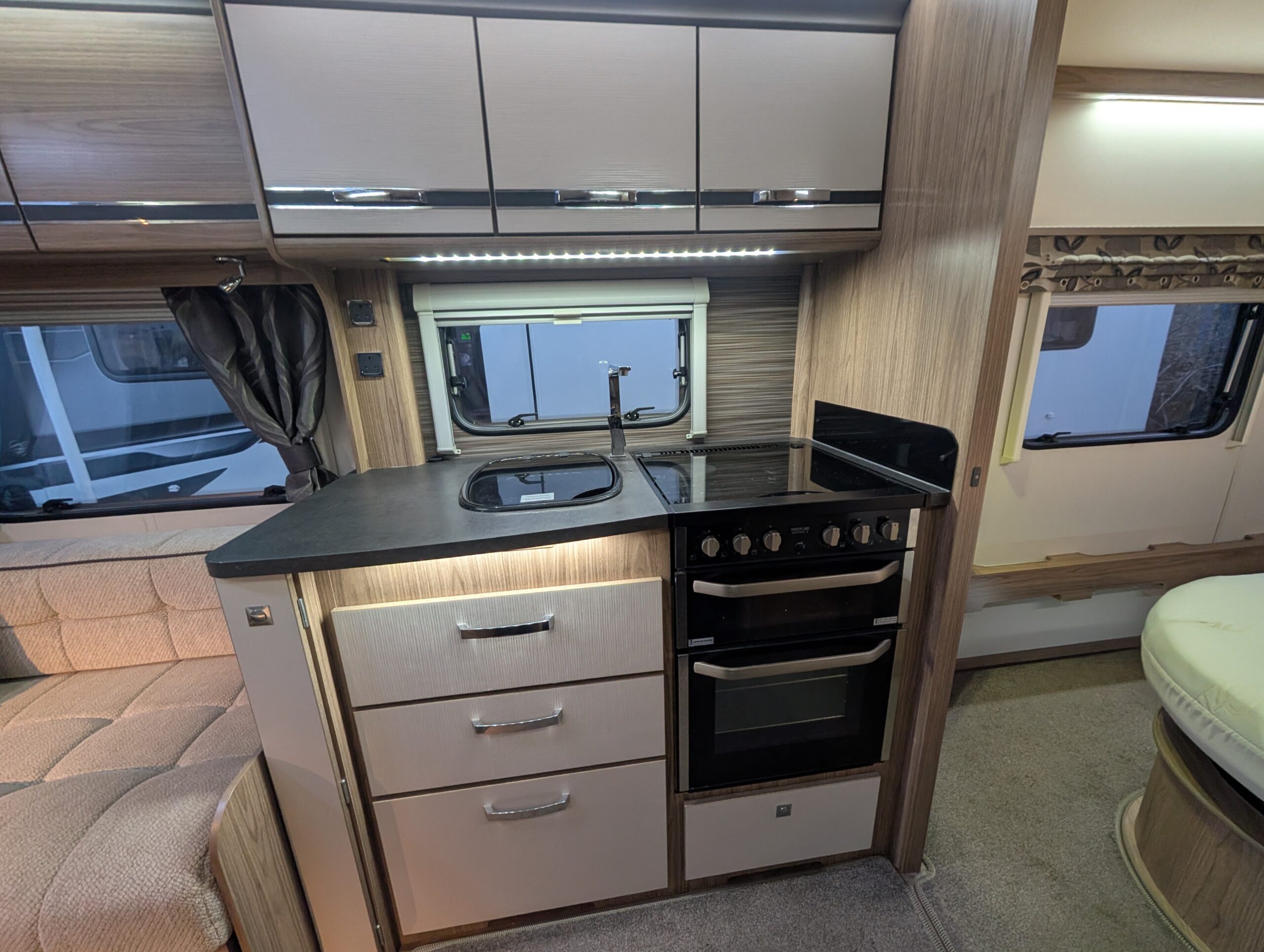 PXL 20251128 160935300