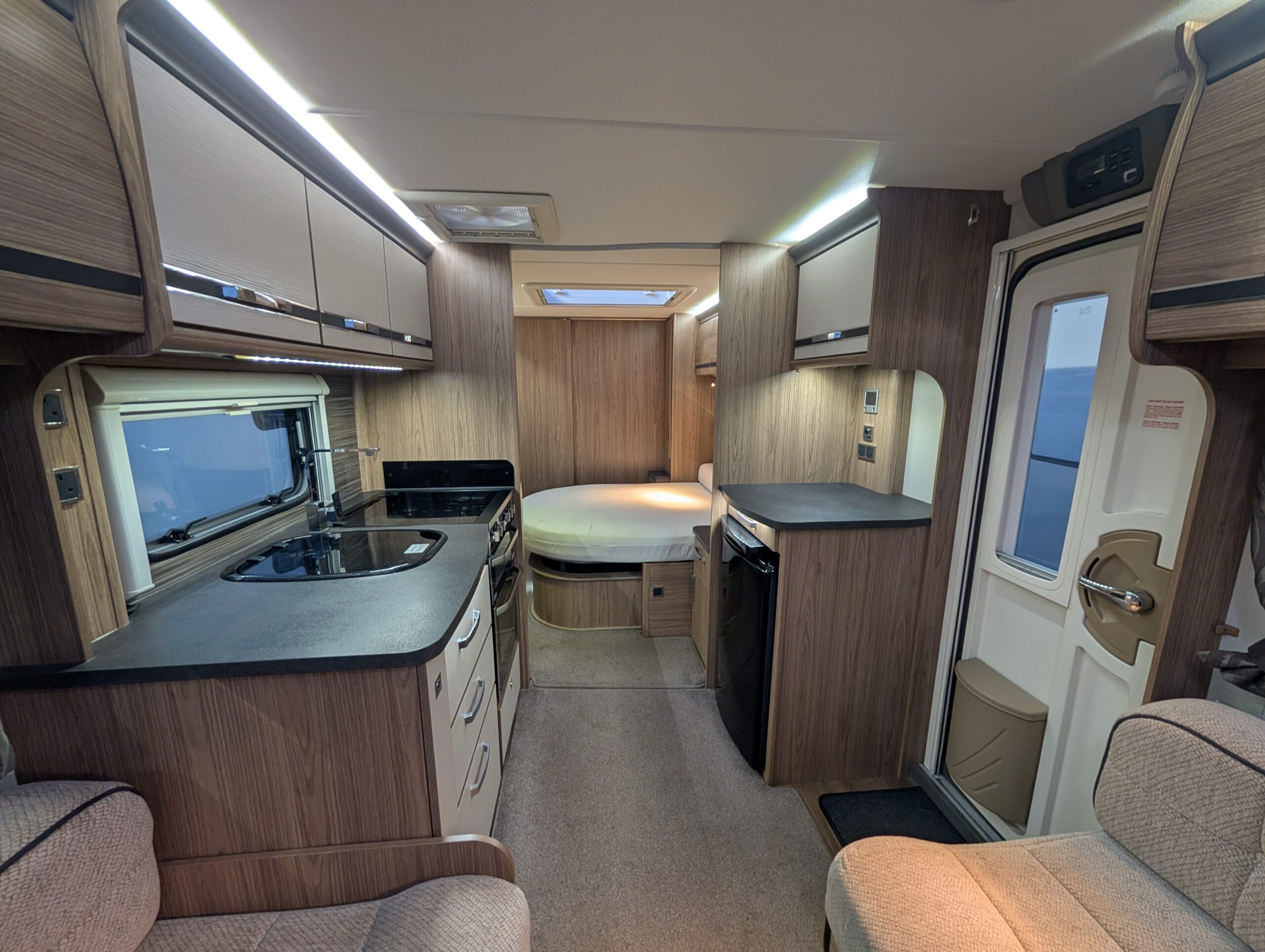 PXL 20251128 160953459