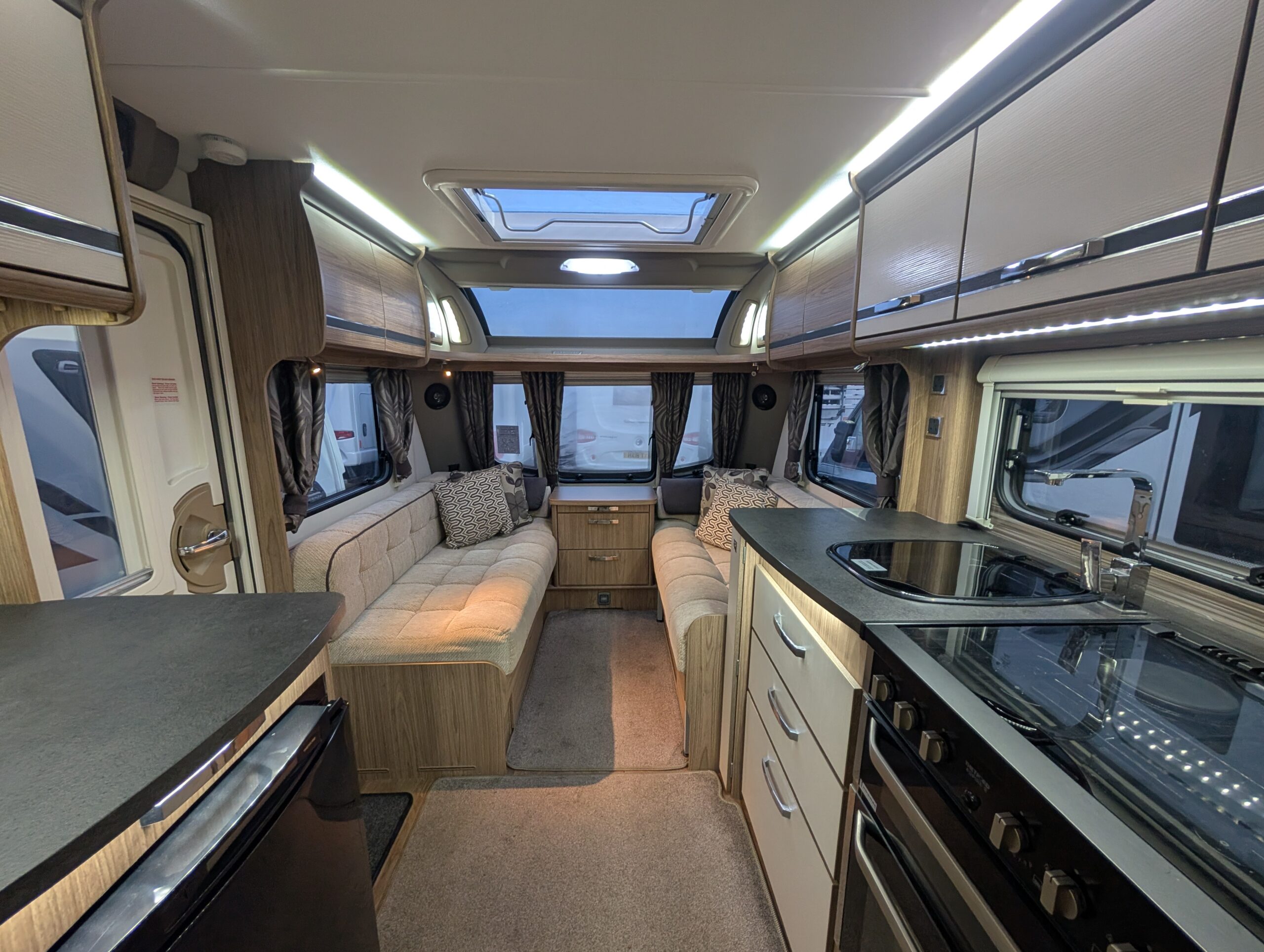 PXL 20251128 160958687