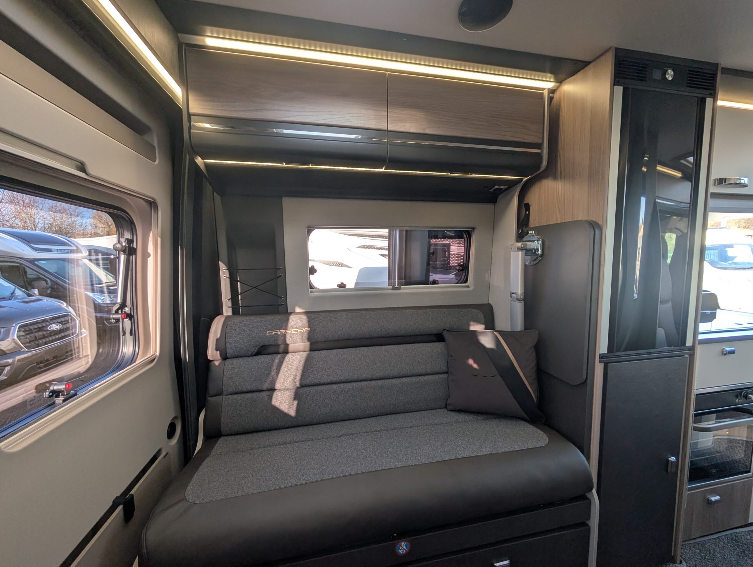 PXL 20251202 123112307