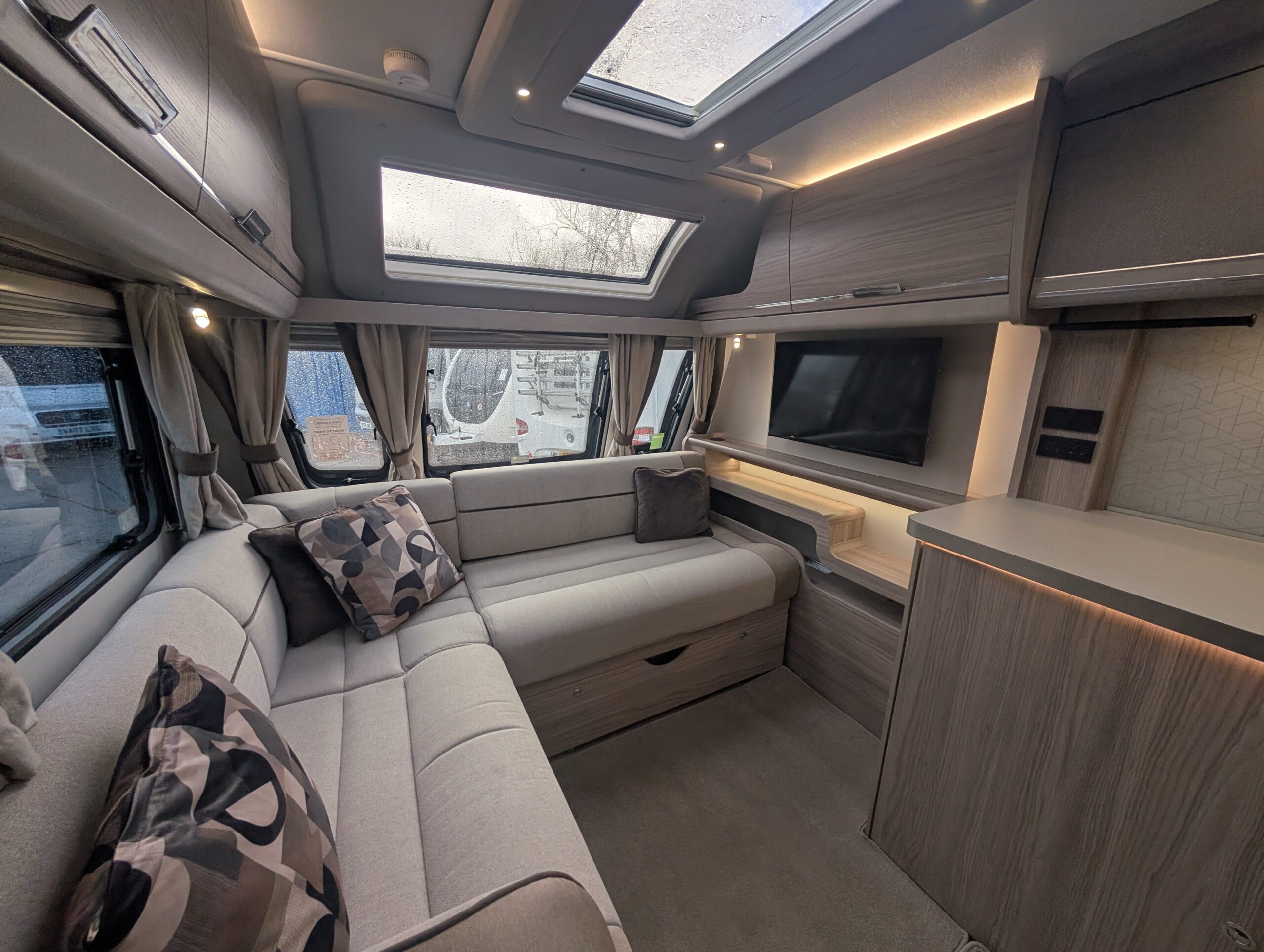 PXL 20251206 132649387