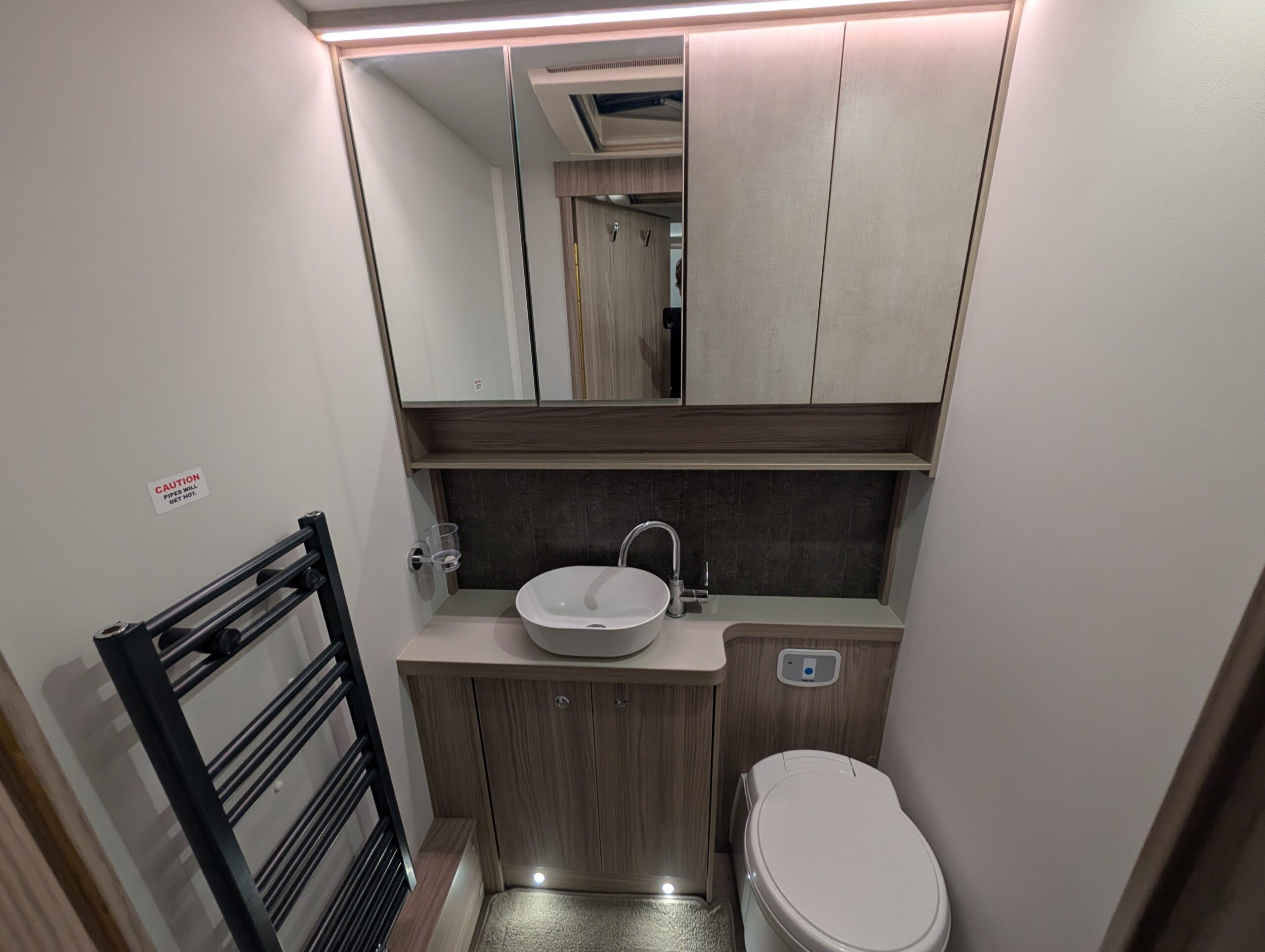 PXL 20251206 163602010