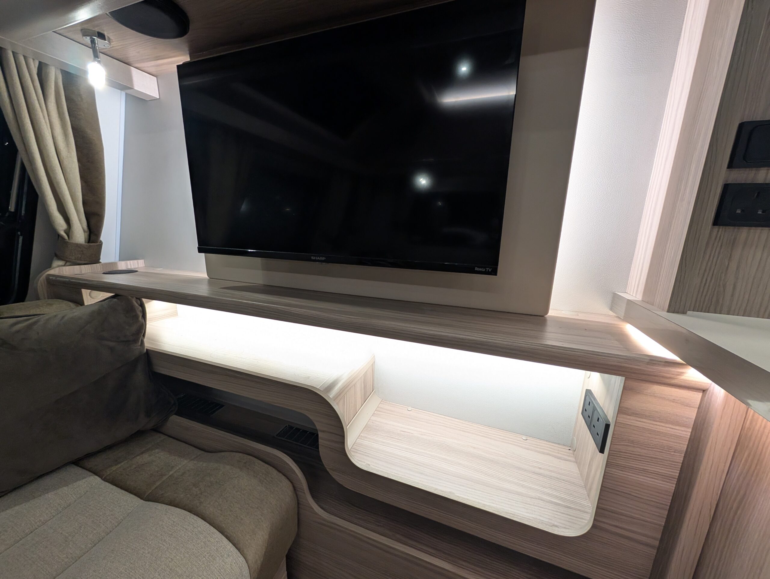 PXL 20251206 163612375