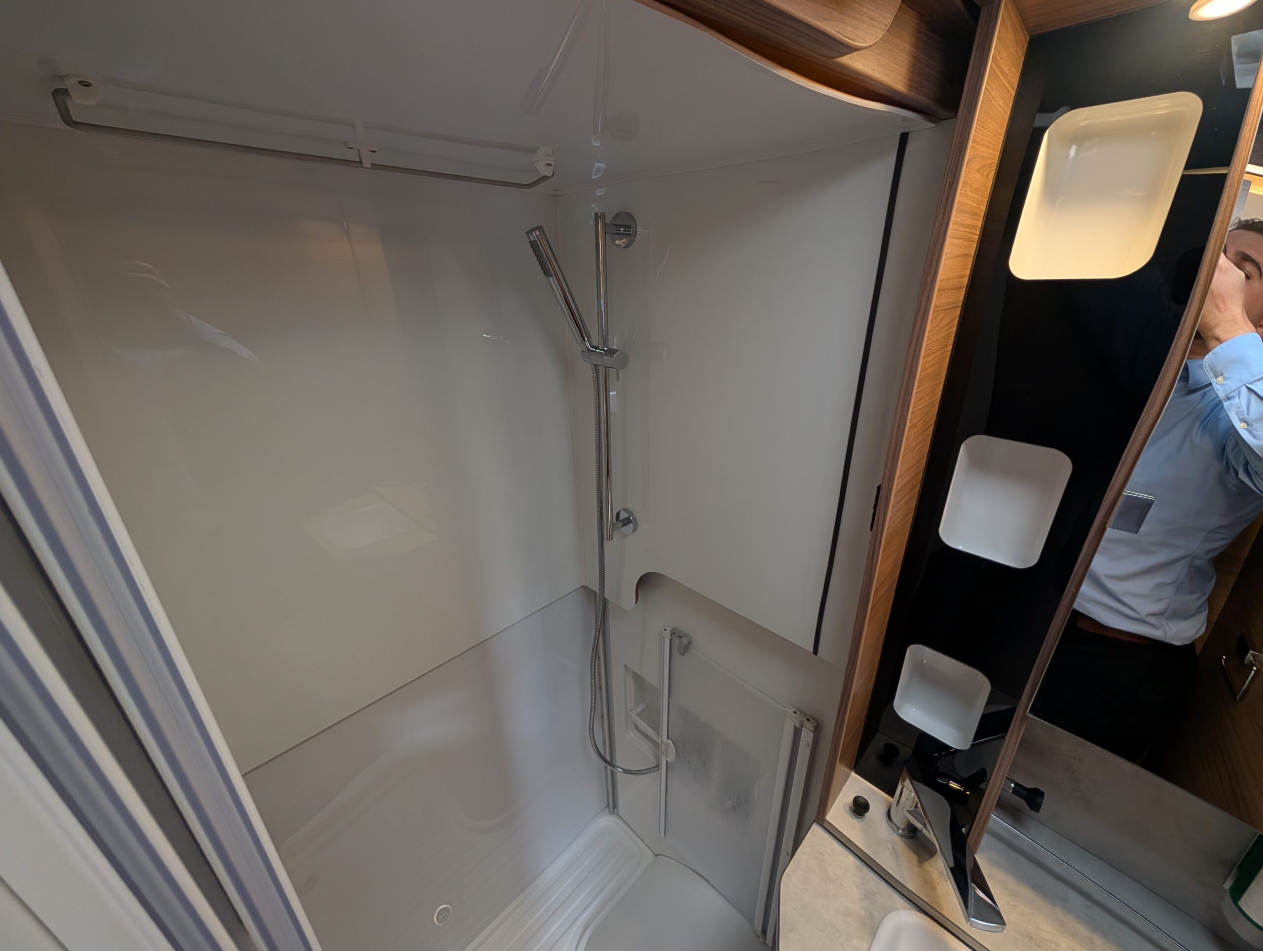 PXL 20260418 105333047