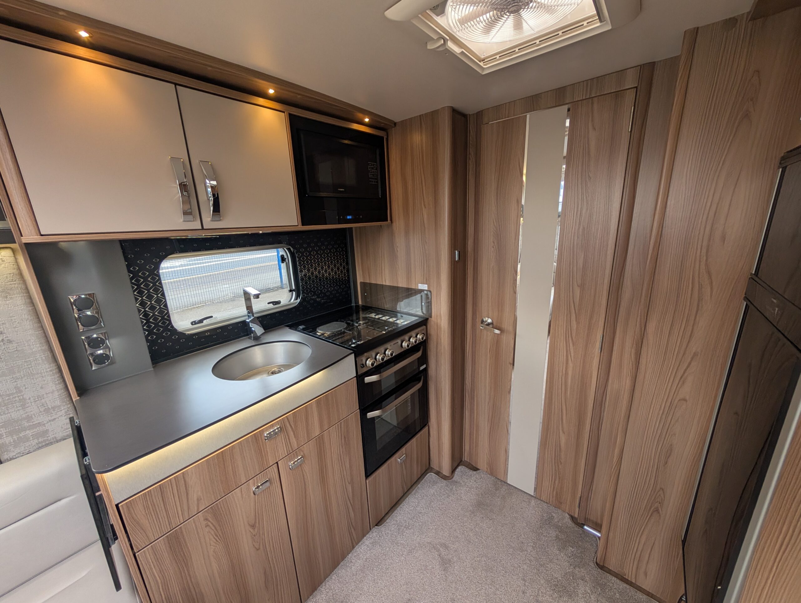 PXL 20260418 151004208