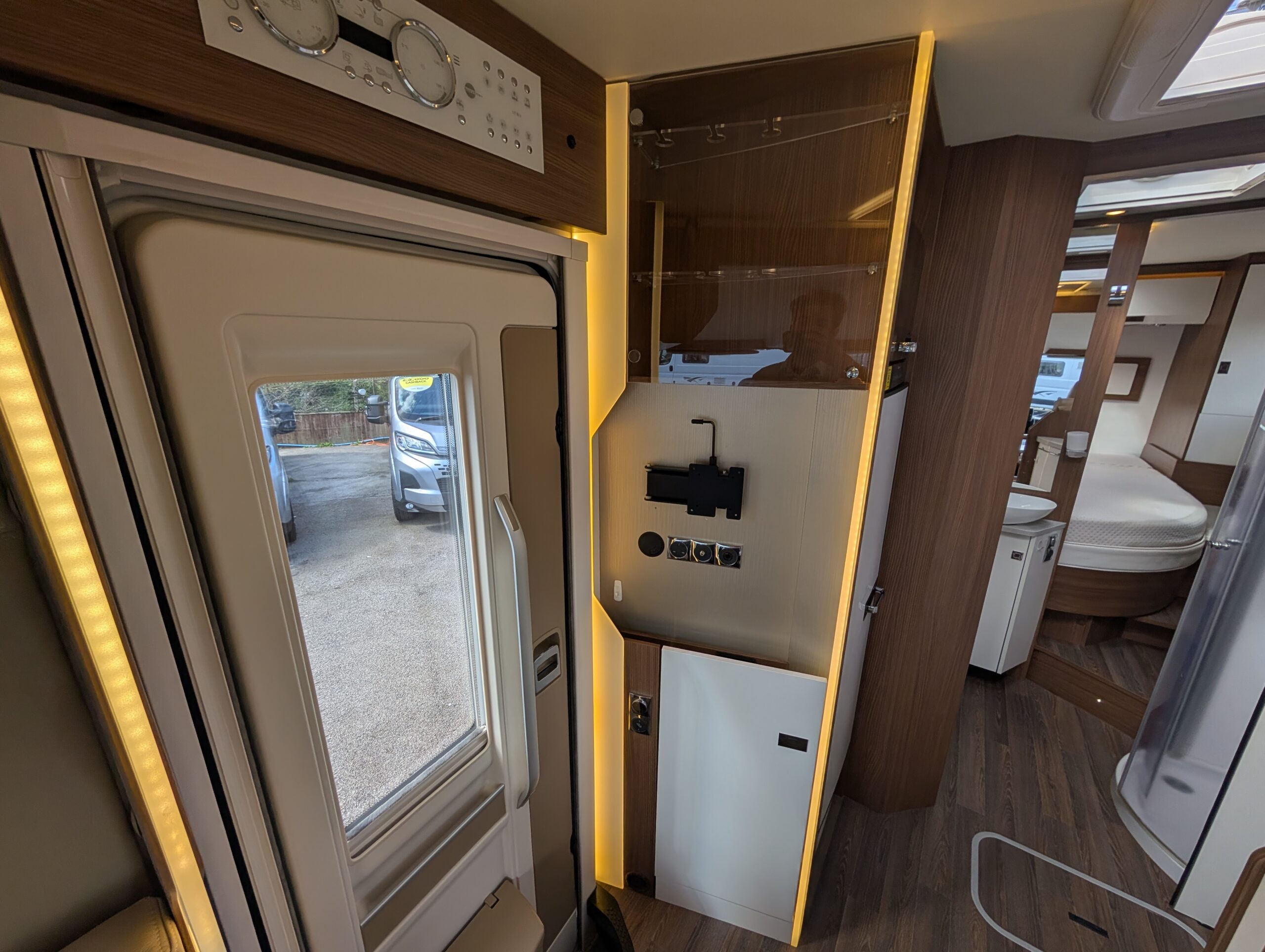 PXL 20260421 111944977 1