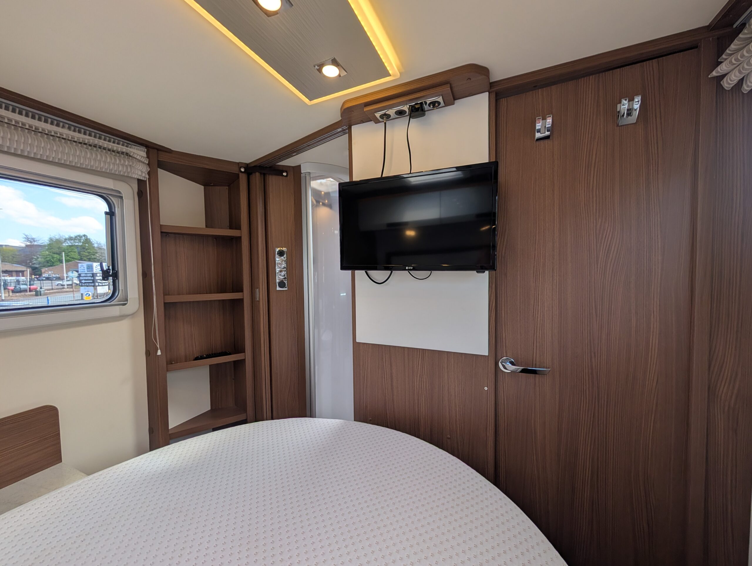 PXL 20260421 112028886 1