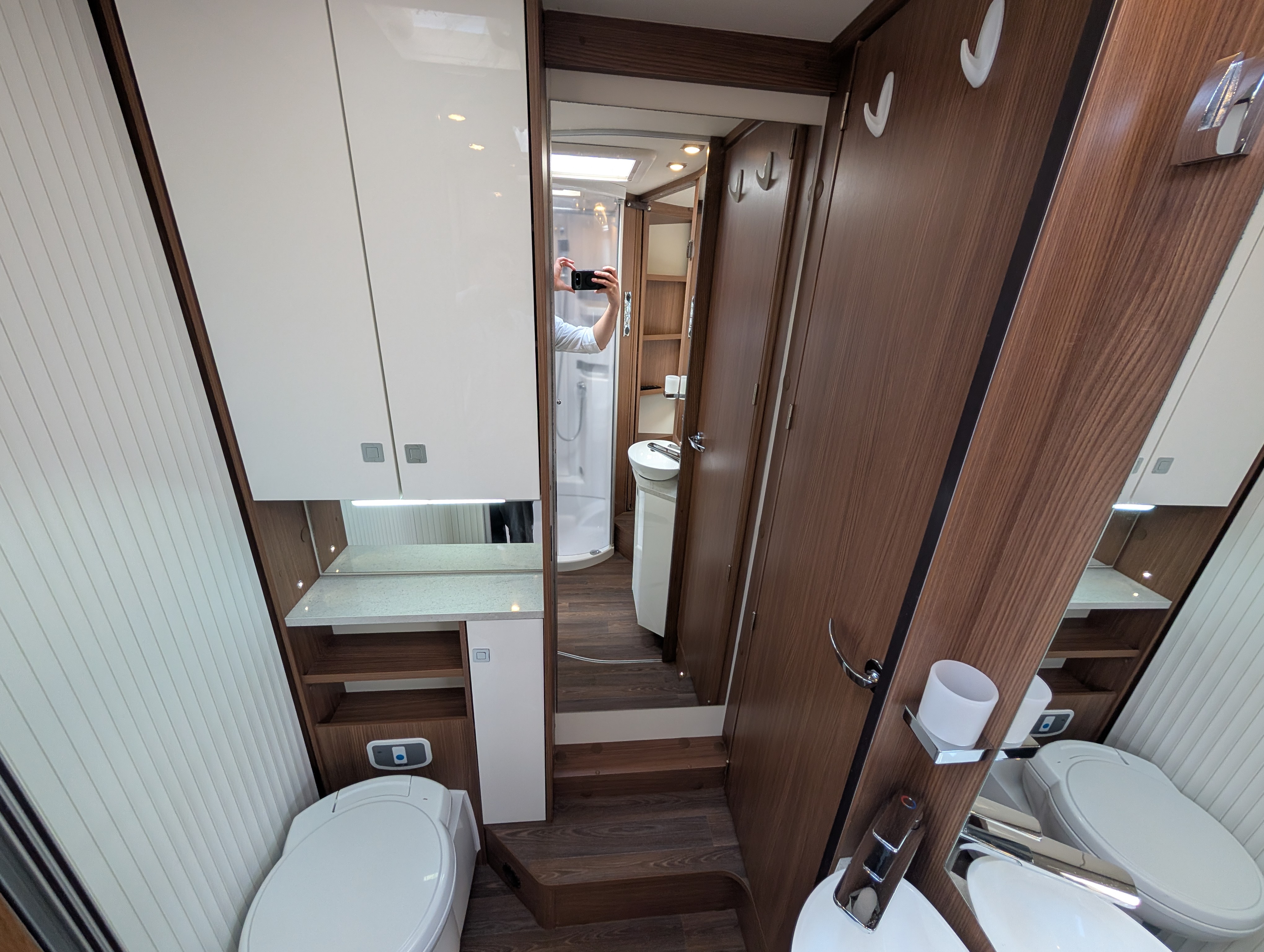 PXL 20260421 112044299 1